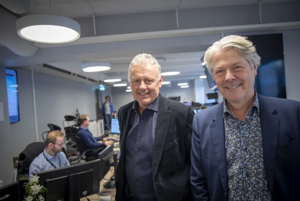 Nyhetsredaktør Erik Stephansen og sjefredaktør Gunnar Stavrum i Nettavisen. I bakgrunnen i front: Frontsjef Morten Karlsen. Nyhetsredaktør Erik Stephansen og sjefredaktør Gunnar Stavrum i Nettavisen. I bakgrunnen i front: Frontsjef Morten Karlsen.
