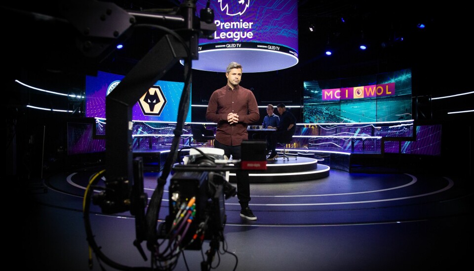 TV 2s Premier League-anker, Jan Henrik Børslid, i aksjon foran kamera før Manchester City mot Wolverhampton i januar 2019.