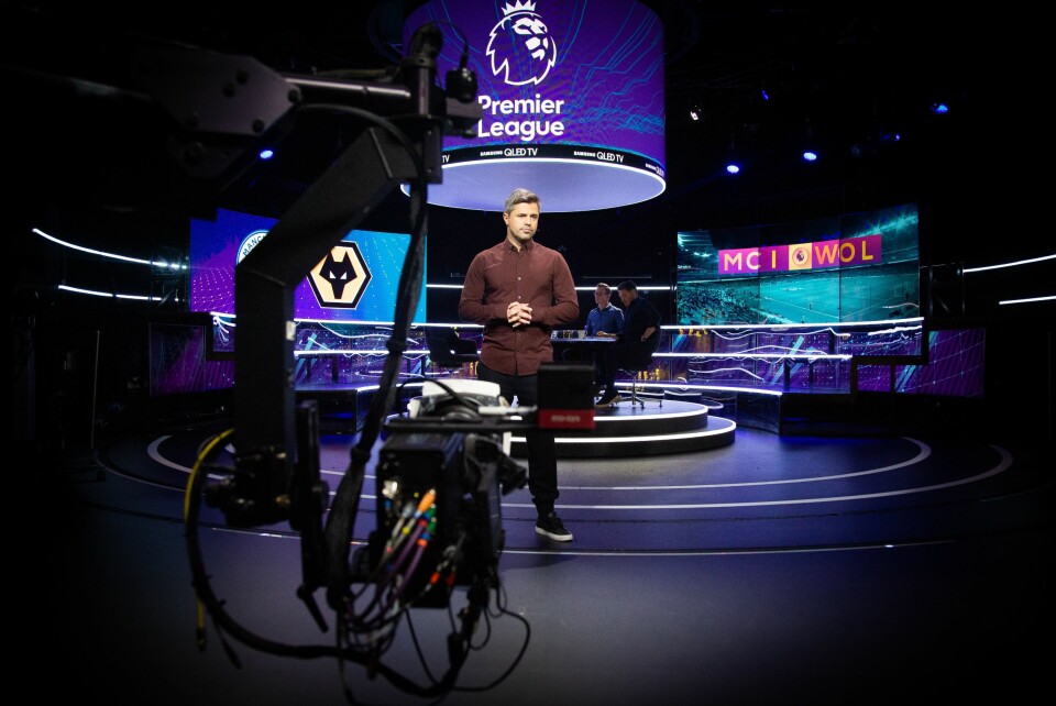 TV 2s Premier League-anker, Jan Henrik Børslid, i aksjon foran kamera før Manchester City mot Wolverhampton i januar 2019.
