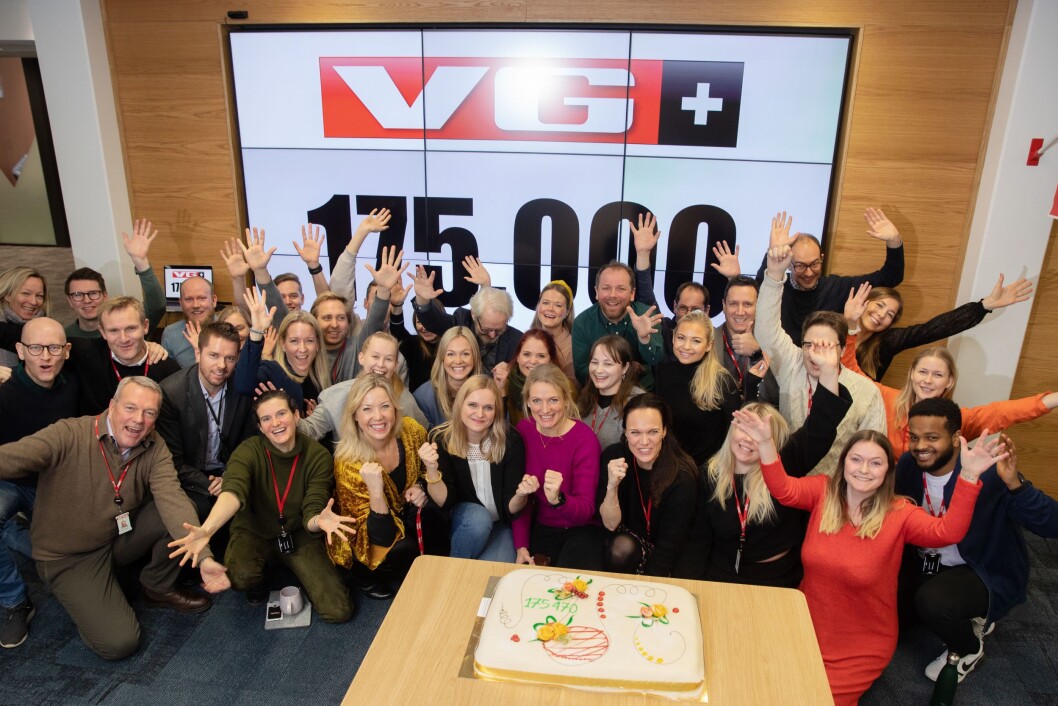 VG+-redaksjonen feirer 175.000 betalende abonnenter. VG+-redaksjonen feirer 175.000 betalende abonnenter.