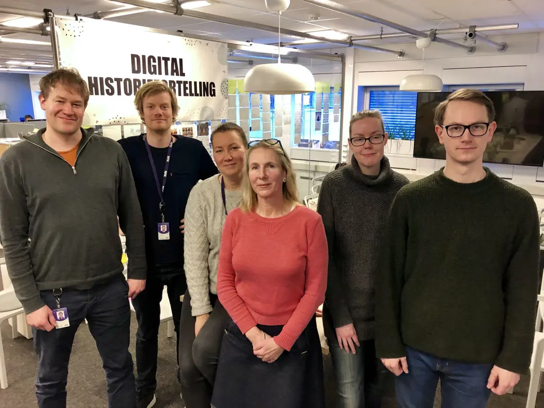 Deler av teamet som står bak nettsuksessen om Mats. Fra v: grafiker Andre Håker, digital historieforteller Mads Nyborg Støstad,SoMe-redigerer Gry Kårstad, journalist Vicky Schaubert, grafiker Lene Sæther, og spillekspert Martin Gundersen. Fotograf Patrick da Silva Sæther og prosjektleder Maria Elsness var ikke tilstede da bildet ble tatt. Deler av teamet som står bak nettsuksessen om Mats. Fra v: grafiker Andre Håker, digital historieforteller Mads Nyborg Støstad,SoMe-redigerer Gry Kårstad, journalist Vicky Schaubert, grafiker Lene Sæther, og spillekspert Martin Gundersen. Fotograf Patrick da Silva Sæther og prosjektleder Maria Elsness var ikke tilstede da bildet ble tatt.