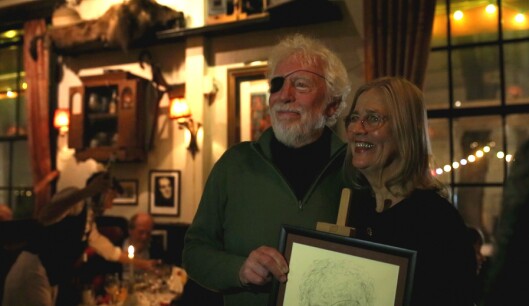 Stein Kåre Kristiansen sammen med tegner Wenche Øyen. Stein Kåre Kristiansen sammen med tegner Wenche Øyen.