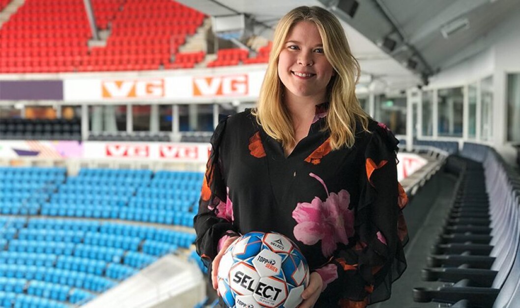 Toppfotball Kvinner henter tidligere TV 2-programleder Helene Husvik, som går inn i nyopprettet stilling som medieansvarlig. Toppfotball Kvinner henter tidligere TV 2-programleder Helene Husvik, som går inn i nyopprettet stilling som medieansvarlig.