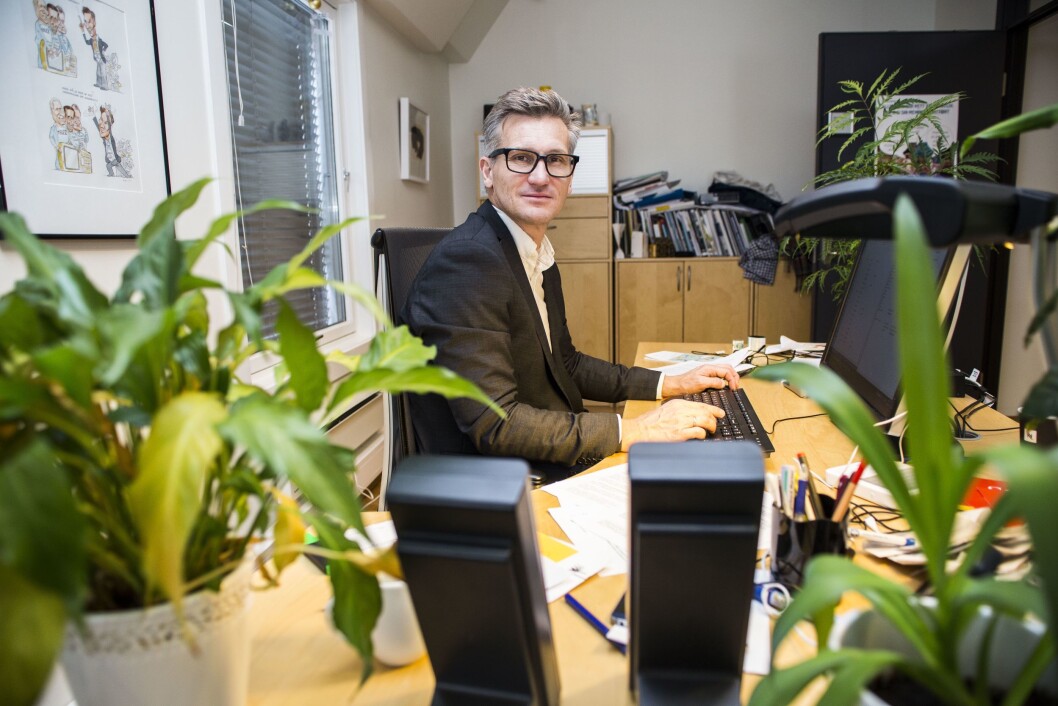 – Konklusjonen i vår høringsuttalelse er at innsamlingen av informasjon og overvåkingen av nordmenns kommunikasjon blir så omfattende at forslaget ikke bør gjennomføres. Det er et for stort inngrep i retten til privatliv, samtidig som det vil rokke ved vårt demokratiske fundament, sier direktør Bjørn Erik Thon. – Konklusjonen i vår høringsuttalelse er at innsamlingen av informasjon og overvåkingen av nordmenns kommunikasjon blir så omfattende at forslaget ikke bør gjennomføres. Det er et for stort inngrep i retten til privatliv, samtidig som det vil rokke ved vårt demokratiske fundament, sier direktør Bjørn Erik Thon.