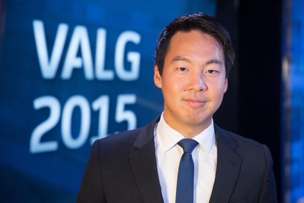 Tidligere TV 2-reporter Kristoffer Thoner begynner i Arbeiderpartiet. Her fra da han ledet en valgsending i 2015. Tidligere TV 2-reporter Kristoffer Thoner begynner i Arbeiderpartiet. Her fra da han ledet en valgsending i 2015.