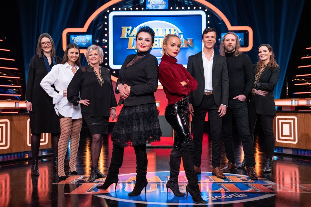 Lilli Bendriss med søsteren Aase Sydness og Sophie ELise med familie er klare for «Familieduellen» på TV 2. Lilli Bendriss med søsteren Aase Sydness og Sophie ELise med familie er klare for «Familieduellen» på TV 2.