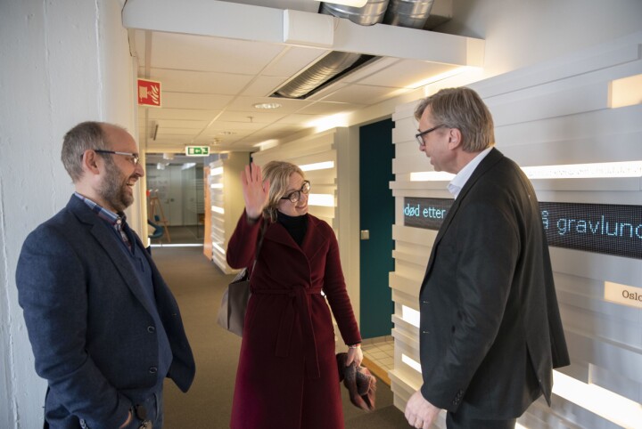 Sjefredaktør Mads Yngve Storvik, påtroppende nyhetsredaktør og utviklingsdirektør Geir Terje Ruud i NTB 20. februar da Sørheim ble introdusert for de ansatte.
