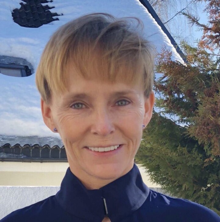 PST har siktet samboeren til Tor Mikkel Wara, Laila Anita Bertheussen er siktet for å ha tent på parets bil natt til 10. mars for å vekke mistanke om at en straffbar handling er begått, uten at den er det.