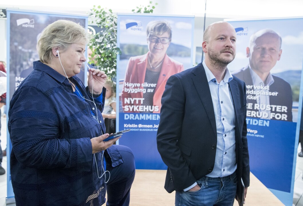 Diskusjonen om båndene mellom PR-bransjen og politikken har blusset opp nok en gang. De skjer etter at PR-rådgiverne Sigbjørn Aanes og Ole Berget, med fortid sentralt i regjeringspartiene Høyre og Frp, tok ferie fra jobben i First House for å hjelpe Tor-Mikkel Wara (Frp). Bildet er fra da Aanes var statssekretær for Solberg. Diskusjonen om båndene mellom PR-bransjen og politikken har blusset opp nok en gang. De skjer etter at PR-rådgiverne Sigbjørn Aanes og Ole Berget, med fortid sentralt i regjeringspartiene Høyre og Frp, tok ferie fra jobben i First House for å hjelpe Tor-Mikkel Wara (Frp). Bildet er fra da Aanes var statssekretær for Solberg.