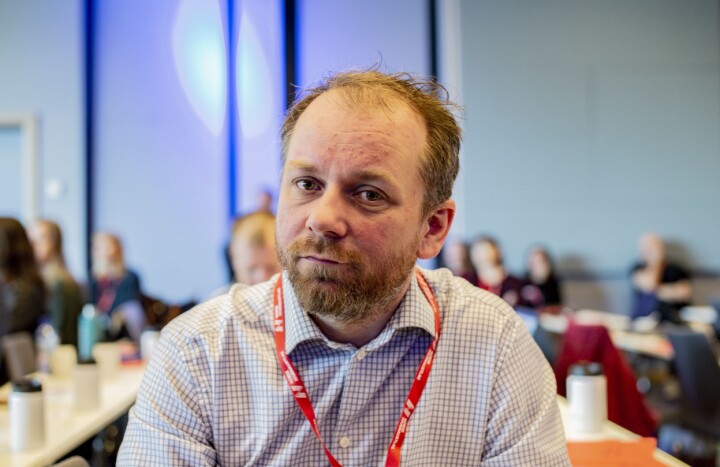Klubbleder Tor-Erling Thømt Ruud tror hardt arbeid er grunnen til at det er mange single i Akersgata.