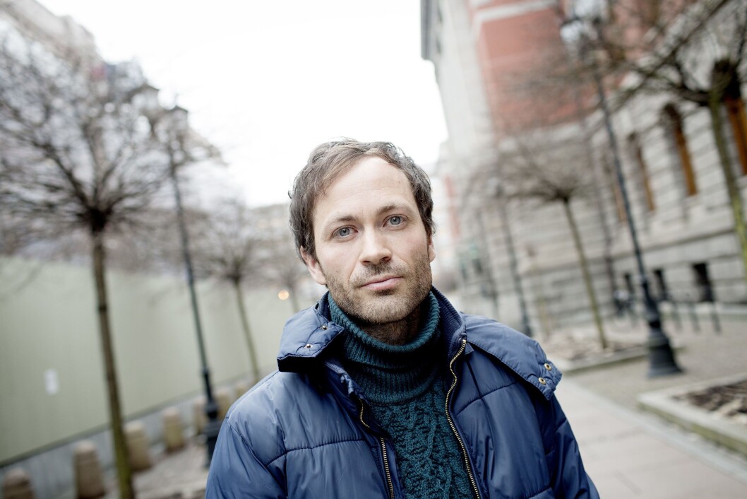 «Uansett hva VG konkluderer i sin gjennomgang, bør saken om dansevideoen føre til en innskjerping og klargjøring av sitatregler i norsk presse», skriver journalist og forfatter Simen Sætre. «Uansett hva VG konkluderer i sin gjennomgang, bør saken om dansevideoen føre til en innskjerping og klargjøring av sitatregler i norsk presse», skriver journalist og forfatter Simen Sætre.