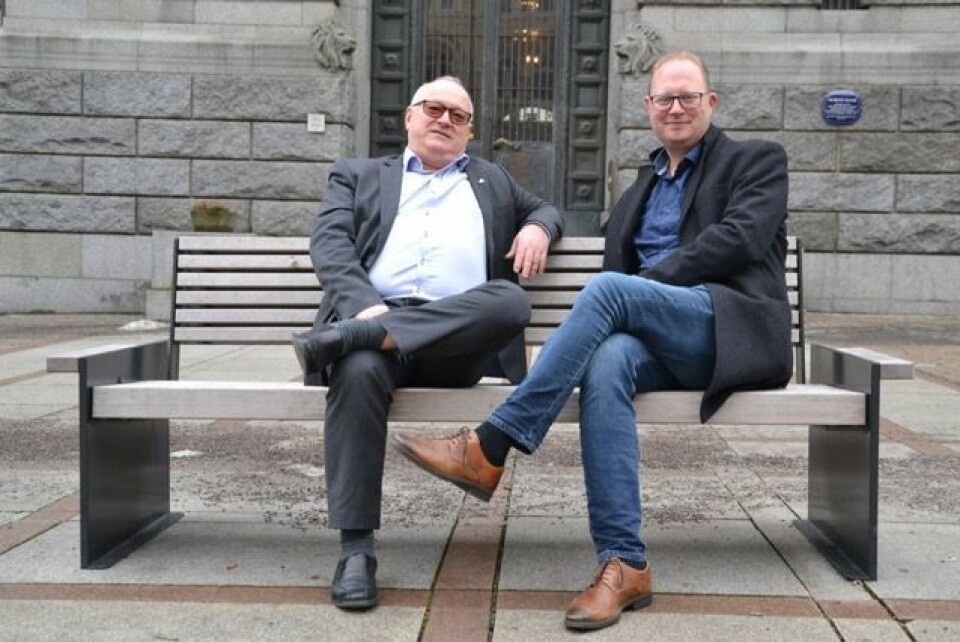 Rune Hetland, generalsekretær i Landslaget for lokalaviser og Tomas Bruvik, styreleiar i Landslaget for lokalaviser