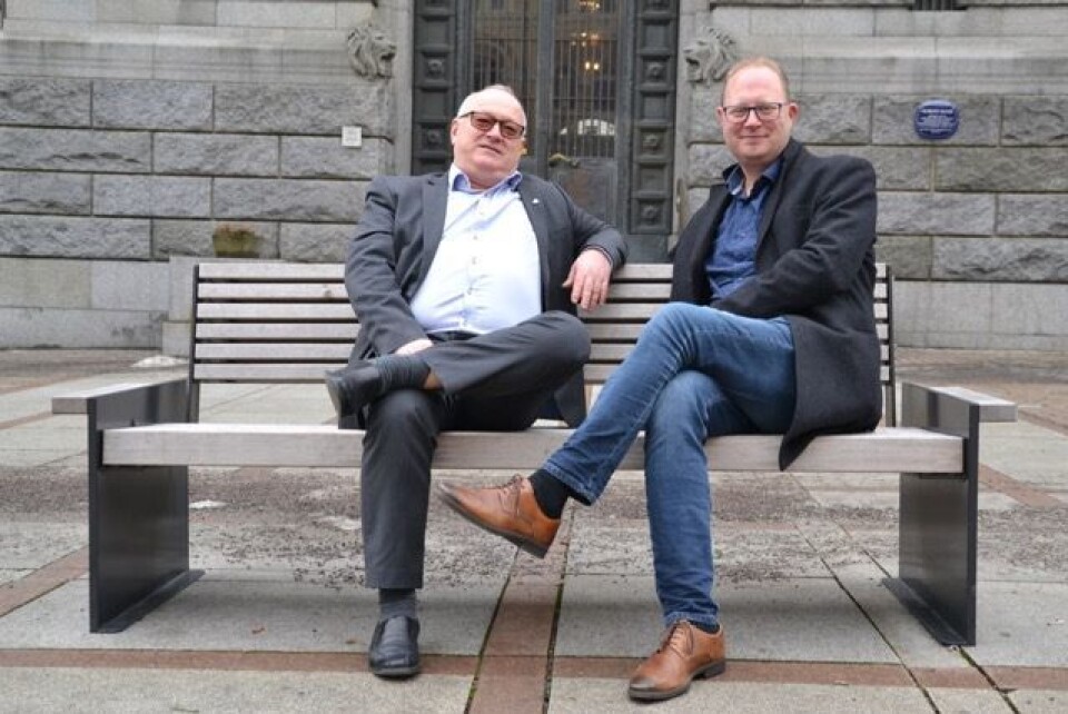 Rune Hetland, generalsekretær i Landslaget for lokalaviser og Tomas Bruvik, styreleiar i Landslaget for lokalaviser Rune Hetland, generalsekretær i Landslaget for lokalaviser og Tomas Bruvik, styreleiar i Landslaget for lokalaviser