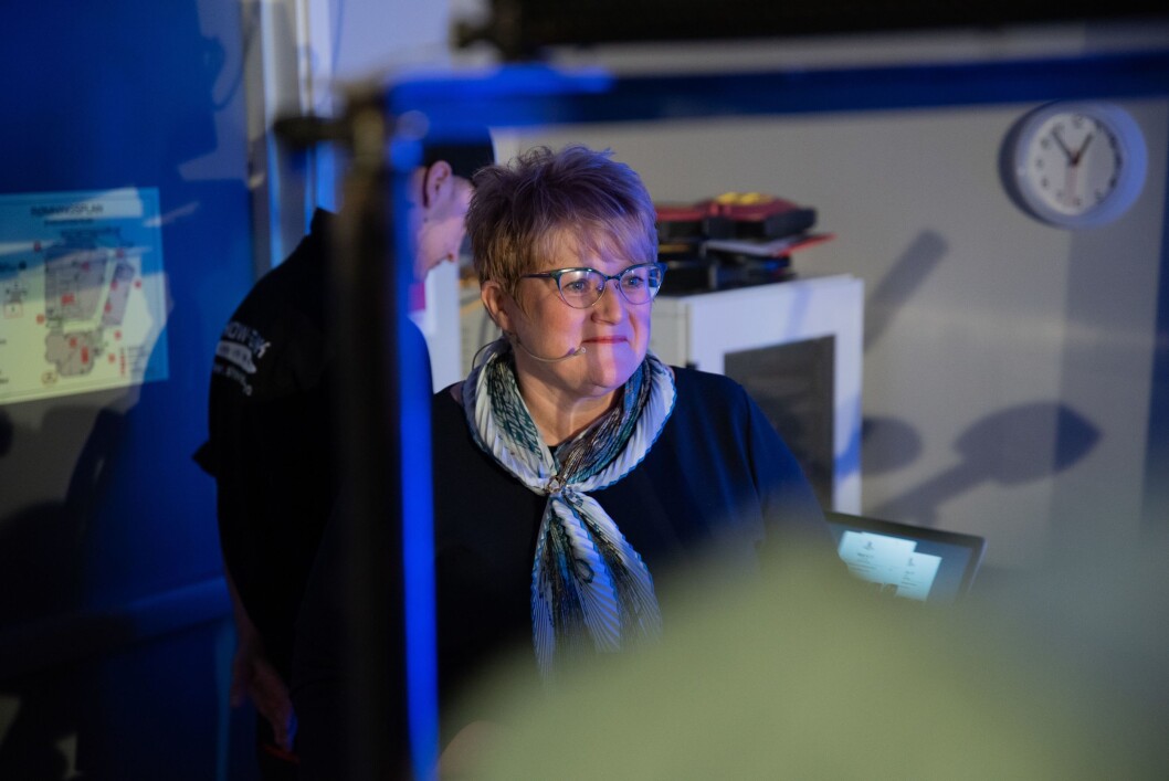 Kulturminister Trine Skei Grande på vei inn til LLAs landsmøte for å legge fram mediestøttemeldingen. Kulturminister Trine Skei Grande på vei inn til LLAs landsmøte for å legge fram mediestøttemeldingen.
