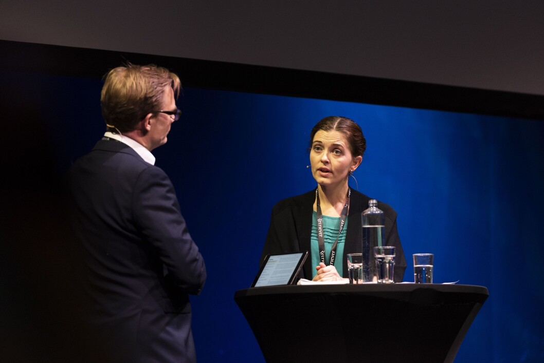 Nyheitsredaktør Tora Bakke Håndlykken vert intervjua av NRK-programleiar Espen Aas under debatt om VG-saka på SKUP-konferansen i Tønsberg. Nyheitsredaktør Tora Bakke Håndlykken vert intervjua av NRK-programleiar Espen Aas under debatt om VG-saka på SKUP-konferansen i Tønsberg.