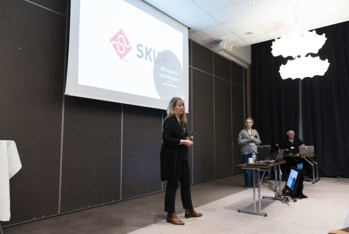 SKUP-jurymedlemmene Vibeke Haug (NRK) og Linn Kongsli Hillestad (Dagbladet).