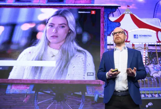 Sjefredaktør Gard Steiro i VG snakket foran flere hundre mediefolk om journalistikk – og det å bli utsatt for et kritisk søkelys. Sjefredaktør Gard Steiro i VG snakket foran flere hundre mediefolk om journalistikk – og det å bli utsatt for et kritisk søkelys.
