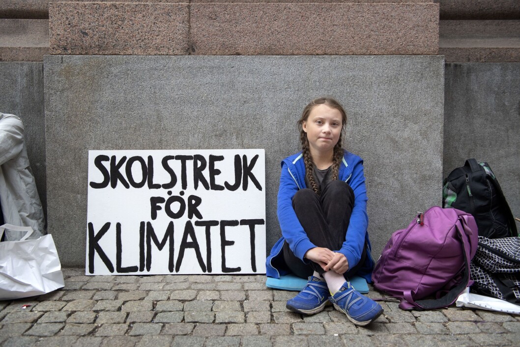 Greta Thunberg (nå 16) er i streik fra skolen, hun sitter utenfor Riksdagen i Stockholm, og tenker å fortsette med det helt frem til valget.- Siden ingen andre gjør noe med klimaet, så vil jeg gjøre det. Det er mitt moralske ansvar å gjøre noe, sier hun.Foto: Jessica Gow/TT NYHETSBYRÅN / NTB scanpix Greta Thunberg (nå 16) er i streik fra skolen, hun sitter utenfor Riksdagen i Stockholm, og tenker å fortsette med det helt frem til valget.- Siden ingen andre gjør noe med klimaet, så vil jeg gjøre det. Det er mitt moralske ansvar å gjøre noe, sier hun.Foto: Jessica Gow/TT NYHETSBYRÅN / NTB scanpix