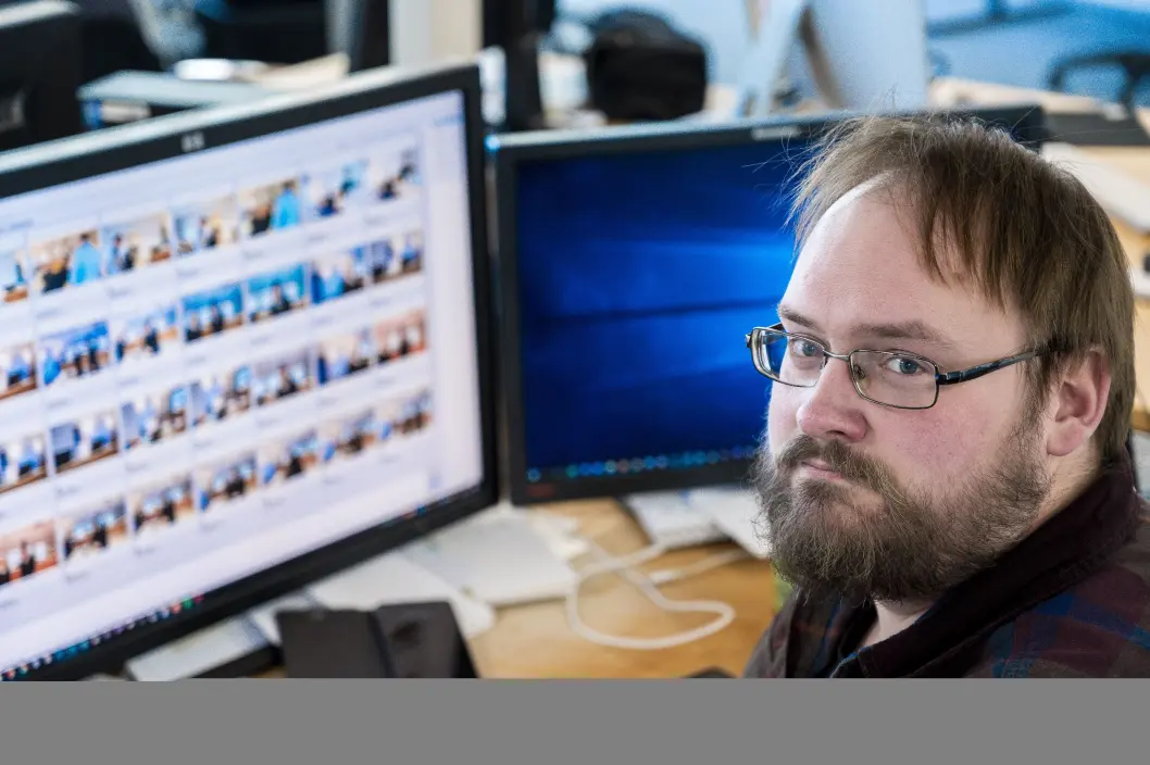 Simon Aldra (31), nettsjef i Brønnøysund Avis. Simon Aldra (31), nettsjef i Brønnøysund Avis.