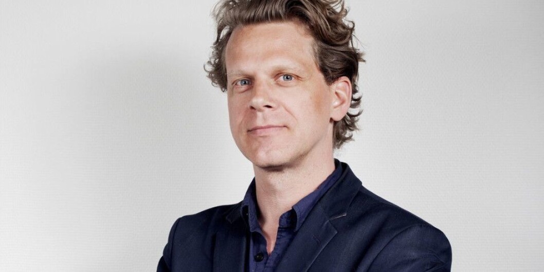 Espen Løkeland-Stai (46) går fra stilling som nyhetsredaktør i Dagsavisen og blir Khronos aller første korrespondent i Brussel. Espen Løkeland-Stai (46) går fra stilling som nyhetsredaktør i Dagsavisen og blir Khronos aller første korrespondent i Brussel.