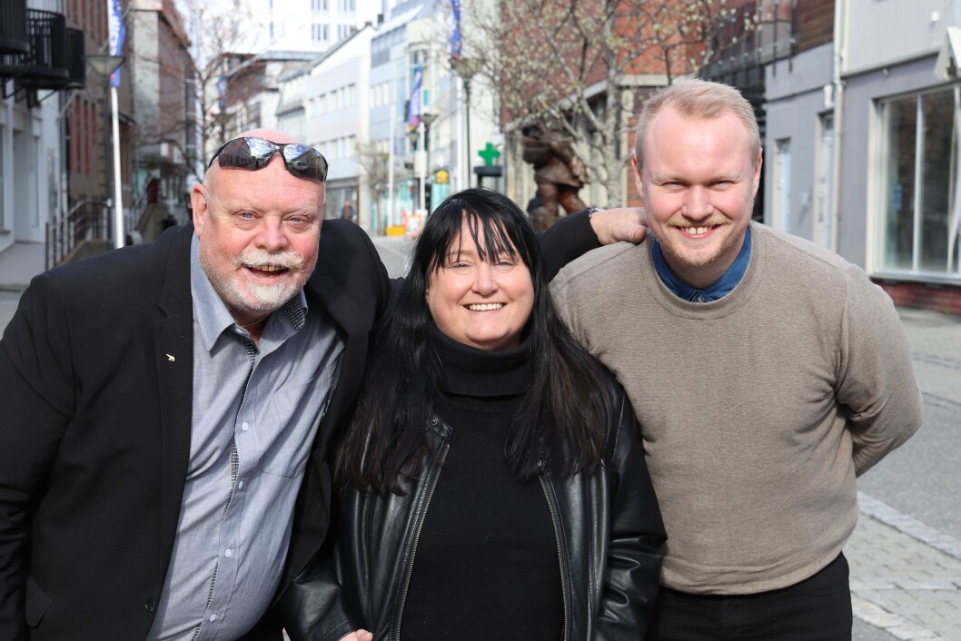 Salgssjef Roy Lasse Leknes, journalist Jill-Mari Erichsen og redaktør Marius Guttormsen skal drifte Mediehuset Helgelendingen sin nye digitale lokalavis iSandnessjøen. Salgssjef Roy Lasse Leknes, journalist Jill-Mari Erichsen og redaktør Marius Guttormsen skal drifte Mediehuset Helgelendingen sin nye digitale lokalavis iSandnessjøen.