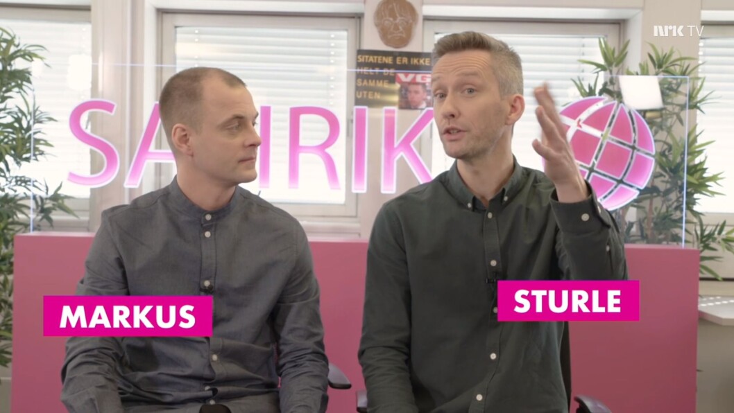 Satireprogrammet NRK Satiriks forgiftet fire fisk i en bolle for å illustrere effekten av gruveavfall som blir dumpet i en fjord. Det skapte reaksjoner. Her er programlederne. Satireprogrammet NRK Satiriks forgiftet fire fisk i en bolle for å illustrere effekten av gruveavfall som blir dumpet i en fjord. Det skapte reaksjoner. Her er programlederne.