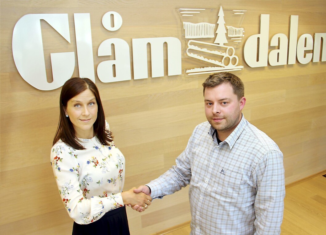 Glåmdalen selger sin eierpost i Radio Kongsvinger til HedmarksRadioene. Kristina Fritsvold Nilsen fra Glåmdalen/Amedia signerte avtalen med Bjørn-Martin Brandett fra HedmarksRadioene 16. mai. Glåmdalen selger sin eierpost i Radio Kongsvinger til HedmarksRadioene. Kristina Fritsvold Nilsen fra Glåmdalen/Amedia signerte avtalen med Bjørn-Martin Brandett fra HedmarksRadioene 16. mai.