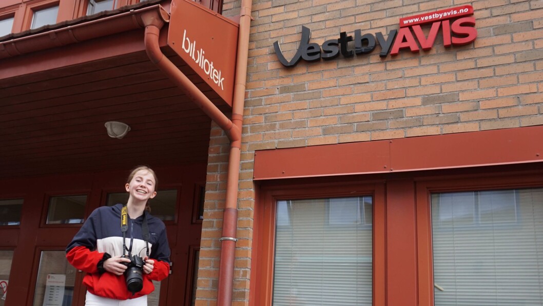 Elev ved Grevlingen Ungdomsskolen Oda Bendiksen jobber som journalist i arbeidsuken. Foto: Helene Wille Lund/ Vestby Avis Elev ved Grevlingen Ungdomsskolen Oda Bendiksen jobber som journalist i arbeidsuken. Foto: Helene Wille Lund/ Vestby Avis