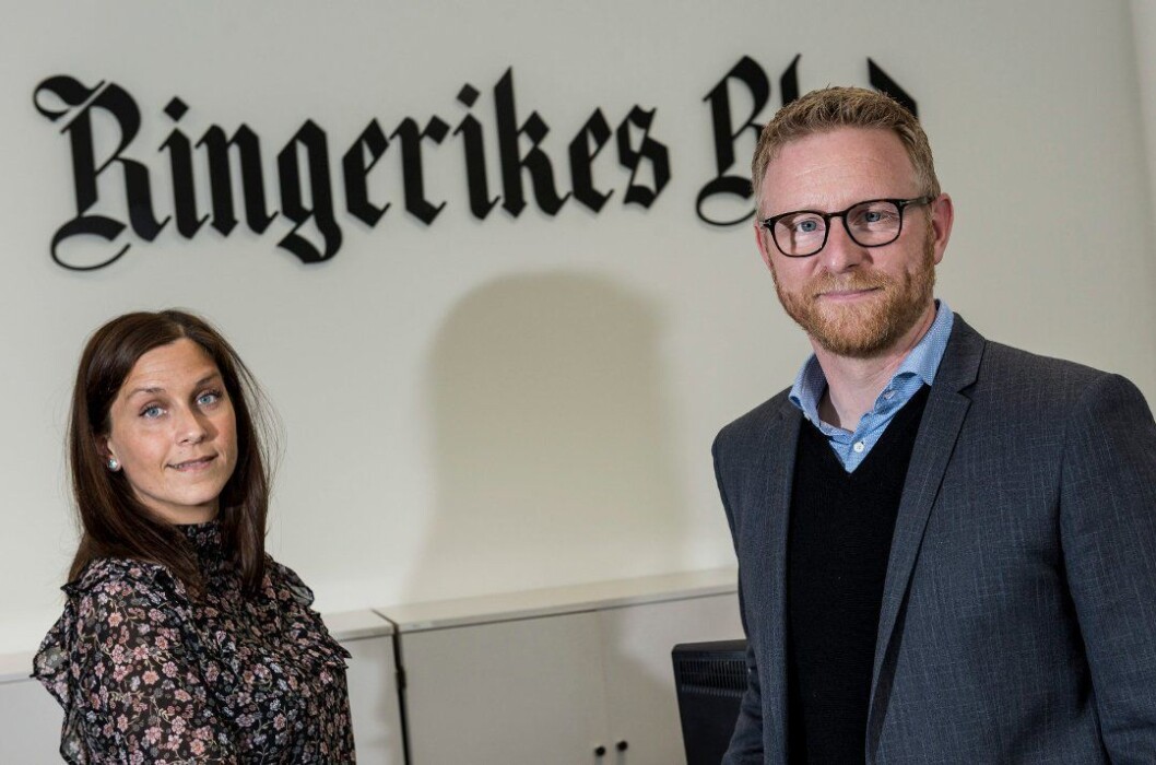 Redaktør Bjørn Harald Blaker gir seg i avisa. Her sammen med styreleder Kristina Fritsvold Nilsen. Redaktør Bjørn Harald Blaker gir seg i avisa. Her sammen med styreleder Kristina Fritsvold Nilsen.
