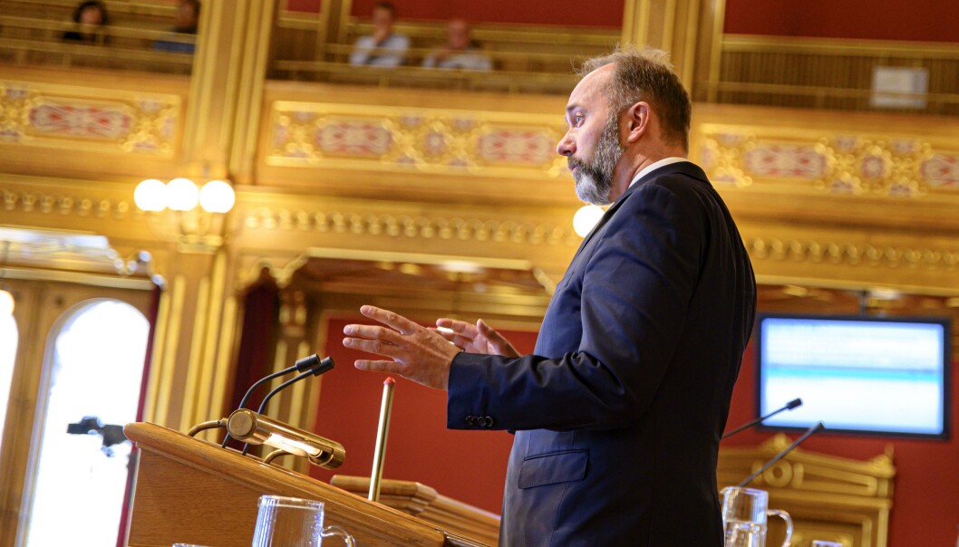Trond Giske på stortingets talerstol under behandlingen av mediestøttemeldingen. Trond Giske på stortingets talerstol under behandlingen av mediestøttemeldingen.