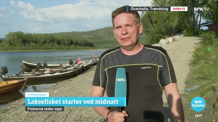 NRK-journalist Kjartan Trana - her fra en direktesending om laksefiske tilbake i tid.