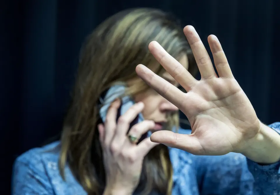 Netthets er den største trusselen mot ytringsfriheten i Norge i dag, mener Amnestys John Peder Egenæs. Nå vil han straffe dem som sprer hat andre har lagt ut. Illustrasjon Netthets er den største trusselen mot ytringsfriheten i Norge i dag, mener Amnestys John Peder Egenæs. Nå vil han straffe dem som sprer hat andre har lagt ut. Illustrasjon