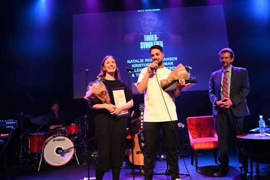 VGs Natalie Remøe Hansen og Kristoffer Kumar mottok diplom under Fortellingens Kraft 2019. Kollegaene Erlend Ofte Arntsen og Tore Kristiansen var ikke til stede. VGs Natalie Remøe Hansen og Kristoffer Kumar mottok diplom under Fortellingens Kraft 2019. Kollegaene Erlend Ofte Arntsen og Tore Kristiansen var ikke til stede.