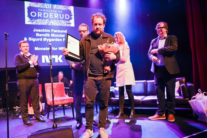 Joachim Førsund (på bildet), Bendik Mondal og Sigurd Øygarden Flæten fikk hederlig omtale for podkastserien «Familiene på Orderud».