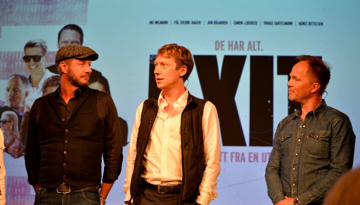 Manusforfatter Øystein Karlsen (fra venstre) og skuespillerne Simon Berger og Jon Øigarden presenterte den nye NRK-serien «Exit» på NRKs høstlansering i 2019.