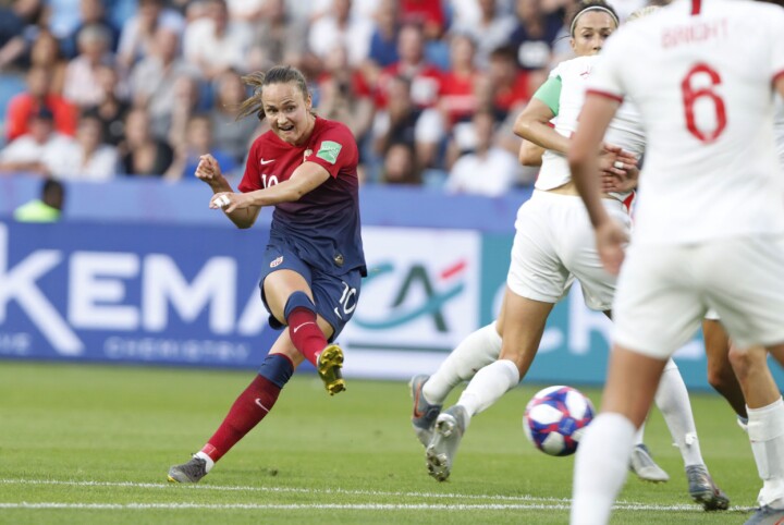 Hele 900 000 nordmenn så på det meste Caroline Graham Hansen (bildet) og Norge i aksjon i kvarfinalen mot England i fotball-VM. Det hjalp likevel lite for en rekordsvar juni for TV-titting.Foto: Terje Bendiksby / NTB scanpix