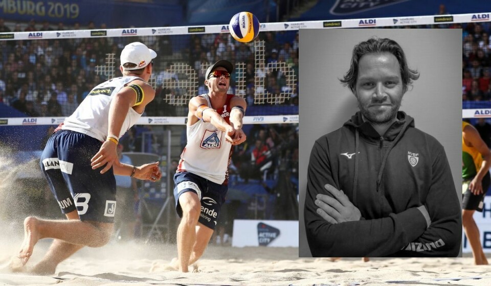 Christian Sørum (t.h.) og Anders Mol spilte seg frem til bronse i VM i sandvolleyball, noe som ble formidlet på TV 2s kanaler av markedssjefen i Norges Volleyballforbund Iver Horrem (innfelt).