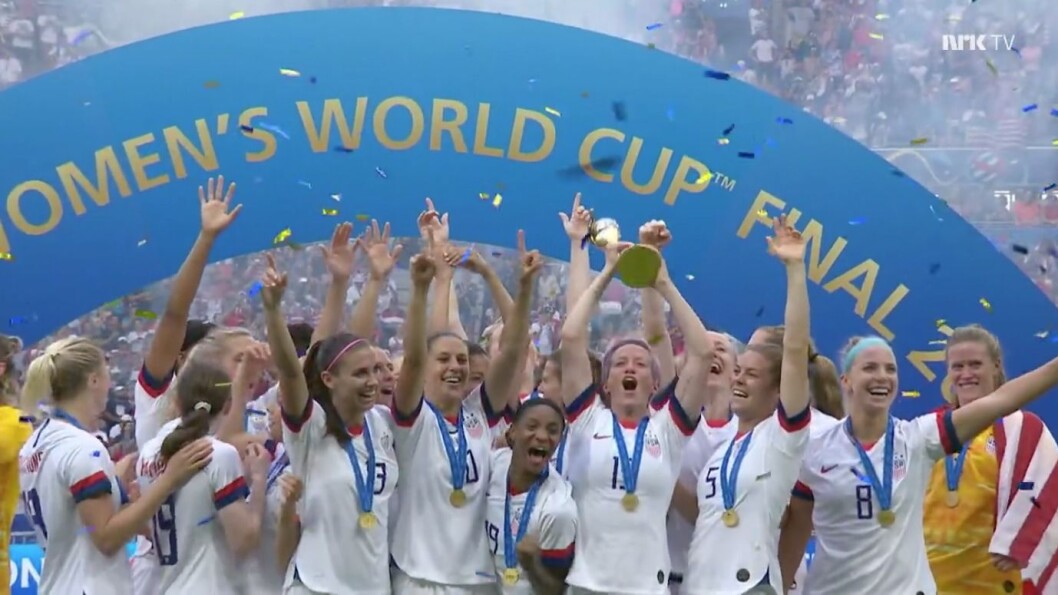 USA feirer VM-gullet etter seieren i finalen over Nederland. Det fikk på det meste en halv million nordmenn med seg. USA feirer VM-gullet etter seieren i finalen over Nederland. Det fikk på det meste en halv million nordmenn med seg.