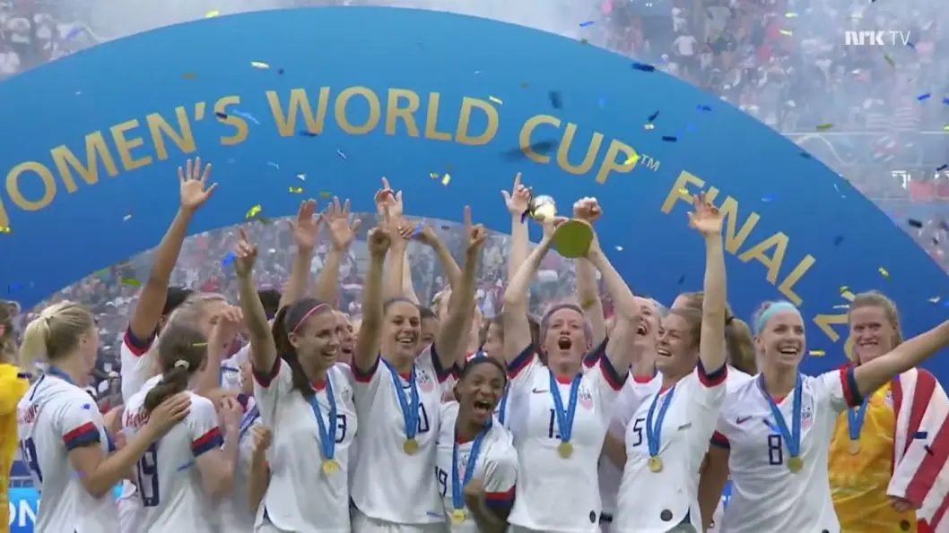 USA feirer VM-gullet etter seieren i finalen over Nederland. Det fikk på det meste en halv million nordmenn med seg. USA feirer VM-gullet etter seieren i finalen over Nederland. Det fikk på det meste en halv million nordmenn med seg.