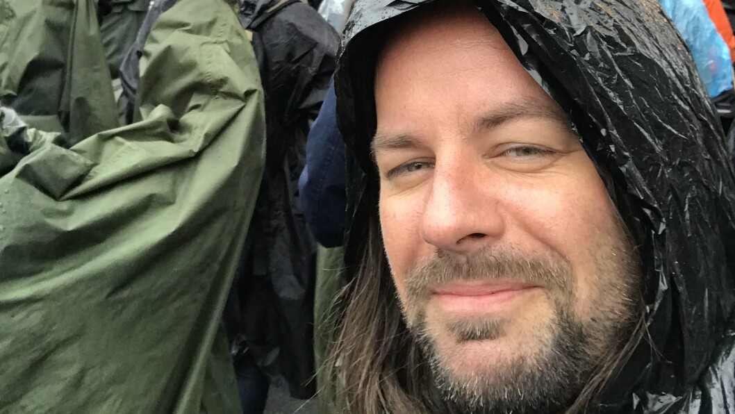Programleder Torkil Torsvik i Radio Rock, her i regnponcho fra Trondheim Rock. Foto: Privat Programleder Torkil Torsvik i Radio Rock, her i regnponcho fra Trondheim Rock. Foto: Privat