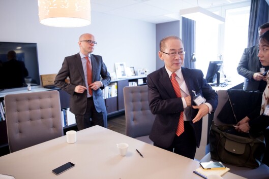 Sør-Koreanske Hoesung Lee, som leiar FN sitt klimapanel, i møte med tidlegare klima- og miljøminister Vidar Helgesen i2016. Foto Sør-Koreanske Hoesung Lee, som leiar FN sitt klimapanel, i møte med tidlegare klima- og miljøminister Vidar Helgesen i2016. Foto