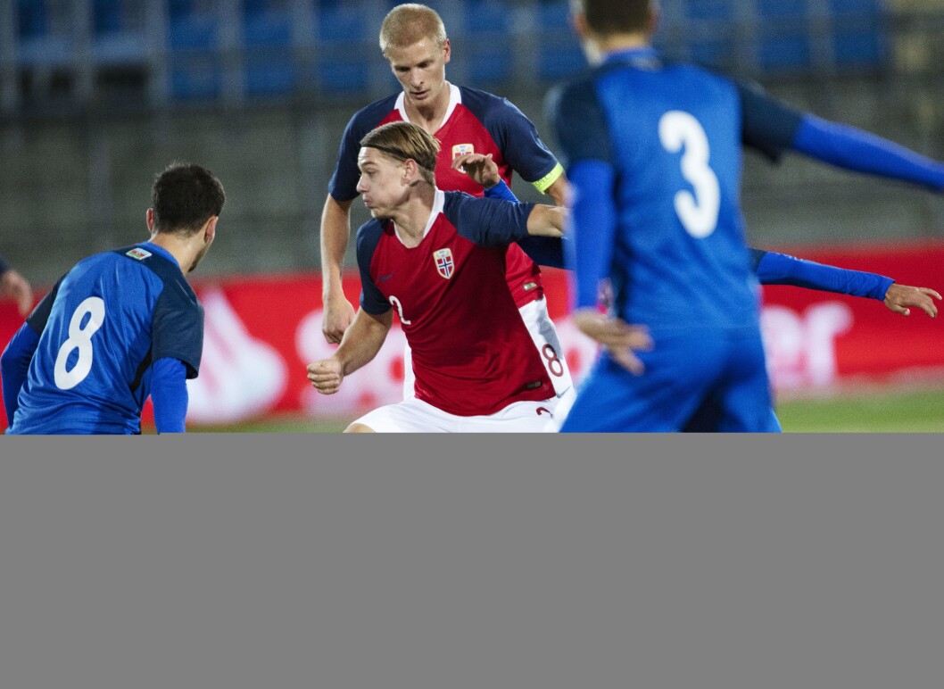 U21-landskamp i fotball, Norge - Aserbadsjan.Norges Julian Ryerson med ballen og bak ses Morten Thorsby under U21-landskampen i fotball mellom Norge og Aserbadsjan på Marienlyst stadion tirsdag kveld. U21-landskamp i fotball, Norge - Aserbadsjan.Norges Julian Ryerson med ballen og bak ses Morten Thorsby under U21-landskampen i fotball mellom Norge og Aserbadsjan på Marienlyst stadion tirsdag kveld.