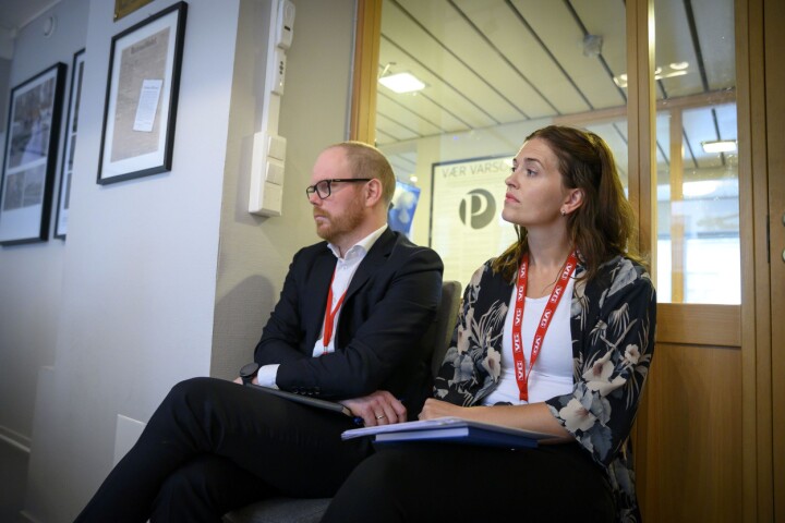 Sjefredaktør Gard Steiro og nyhetsredaktør Tora Bakke Håndlykken i VG i PFU-møtet.