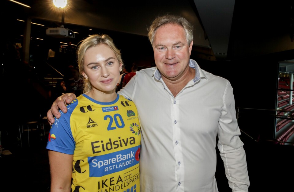 Mia Svele og pappa Bent Svele på Ullevål stadion.