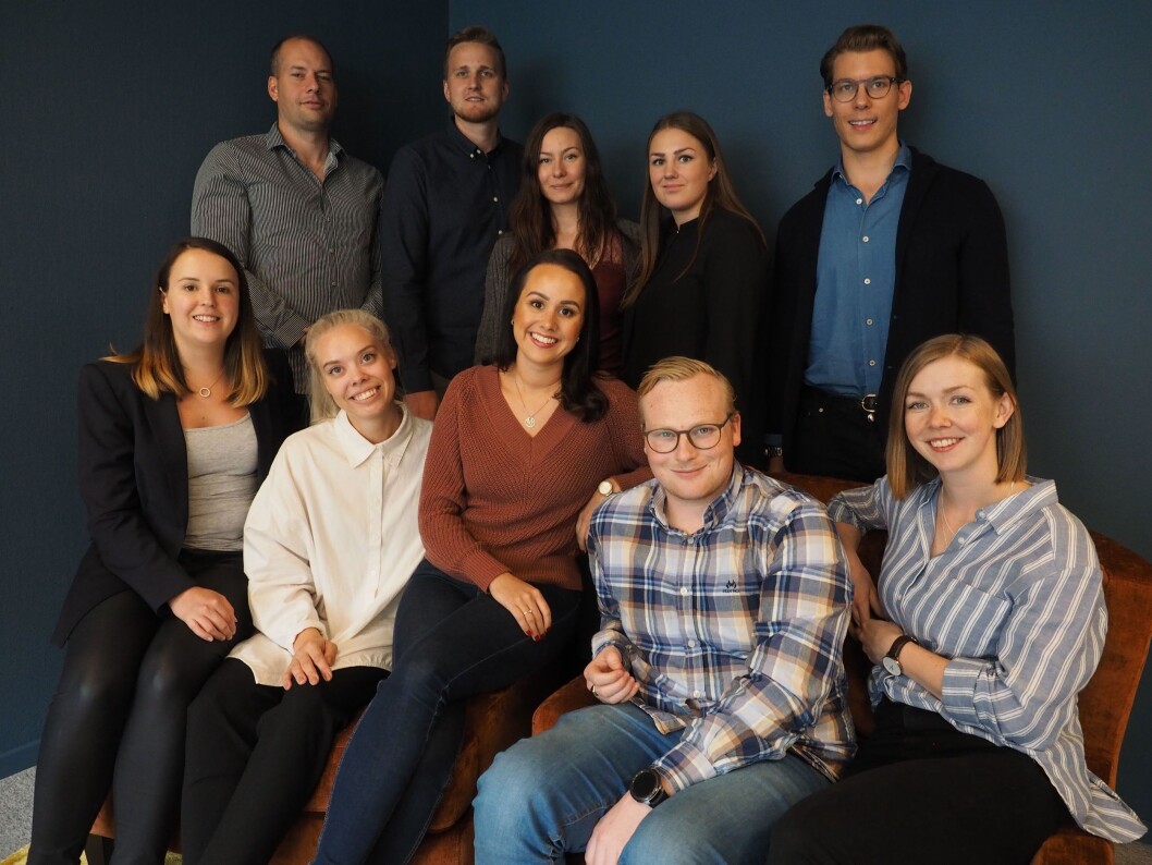 Synlighet har ansatt disse ti: Oliver Demant (øverst fra venstre), Morten Nordsveen, Trine Malen Hagen Fureli, Karoline Gåre, Max Bengtsson. Nederst fra venstre: Noémi Hégner, Silje Kristin Berg Stamnes, Katrine Skjelbred, Stian Wiik Instebø og Merethe Kristiansen. Synlighet har ansatt disse ti: Oliver Demant (øverst fra venstre), Morten Nordsveen, Trine Malen Hagen Fureli, Karoline Gåre, Max Bengtsson. Nederst fra venstre: Noémi Hégner, Silje Kristin Berg Stamnes, Katrine Skjelbred, Stian Wiik Instebø og Merethe Kristiansen.