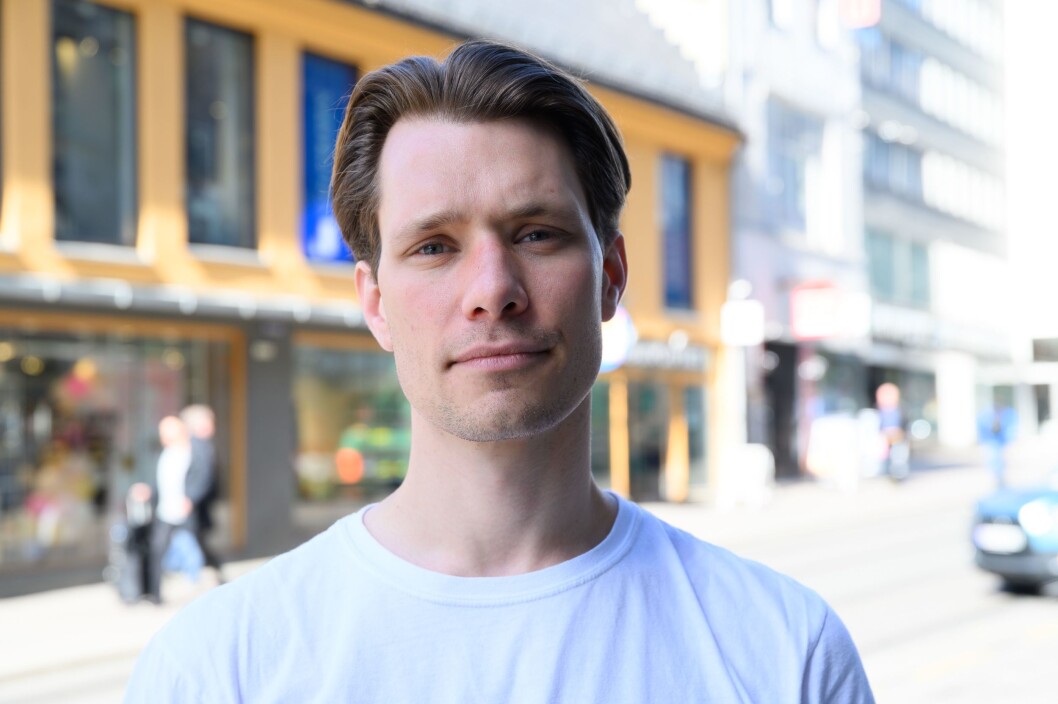 Tellef S. Raabe er stipendiat i mediesosiologi ved University of Cambridge. Han forsker på forretningsstrategier i den norske mediebransjen. Tellef S. Raabe er stipendiat i mediesosiologi ved University of Cambridge. Han forsker på forretningsstrategier i den norske mediebransjen.