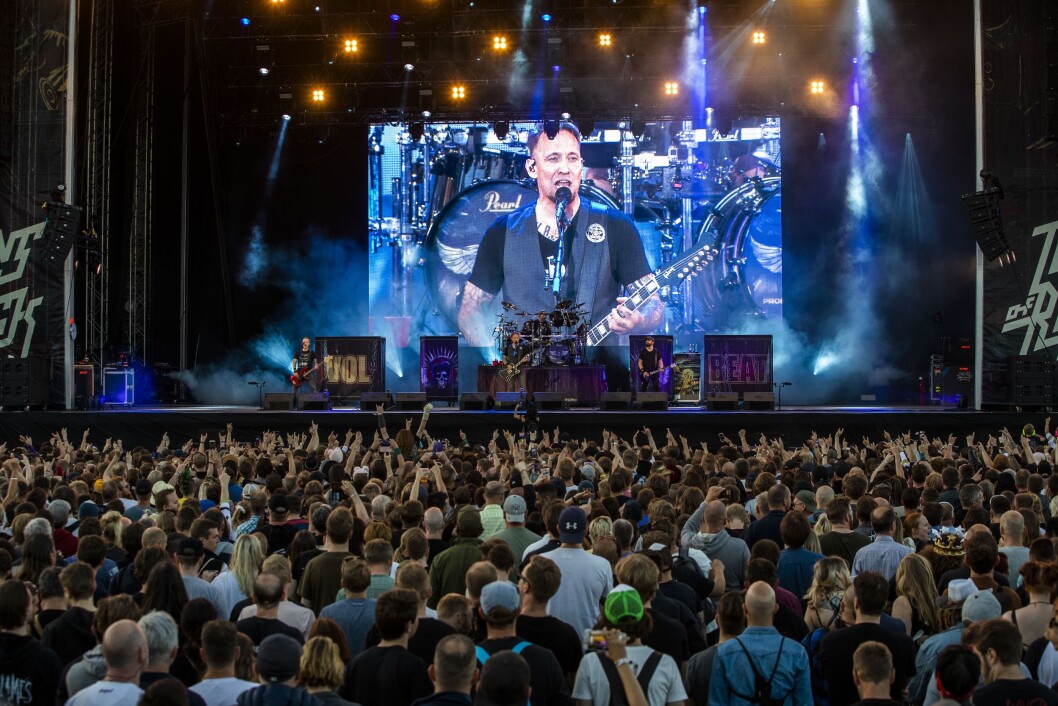 Ni danske medier, blant dem avisene Politiken, Information og Ekstra Bladet, risikerer straffesak fordi de boikotter konserter med heavy metal-bandet Volbeat. Ni danske medier, blant dem avisene Politiken, Information og Ekstra Bladet, risikerer straffesak fordi de boikotter konserter med heavy metal-bandet Volbeat.