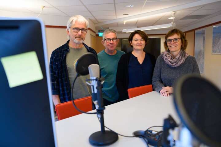 Bengt Engan, førsteamanuensis og studieprogramansvarleg for bachelor i journalistikk ved Nord universitet i Bodø, universitetslektor Jan Erik Andreassen, førsteamanuensis Birgit Røe Mathisen og professor Lisbeth Morlandstø.