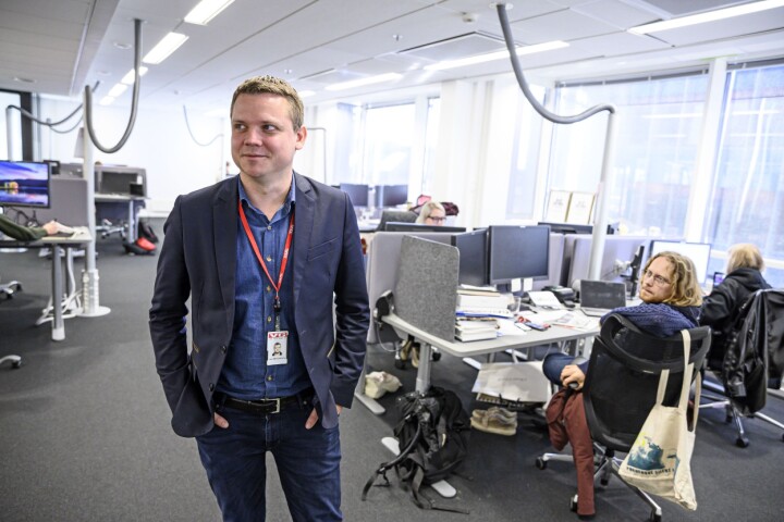 Lars Håkon Grønning forlater VGs gravejournalister Synnøve Åsebø og Ola Haram med vemod.