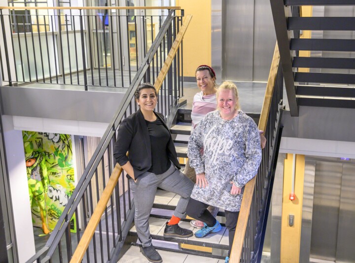 Ronja Omar (30), tekstdoktor Christine Calvert og Tone Helene Angsund i DRIVE McCANN.